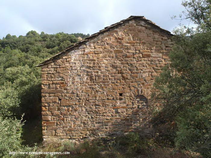 MURO OESTE, CON PUERTA Y VENTANA CRUCIFORME, CEGADAS